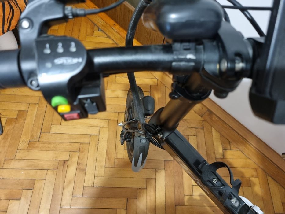 Bicicletă electrica pliabila