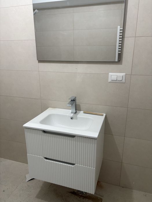 Vand set mobilier baie, lavoar, baterie, oglinda