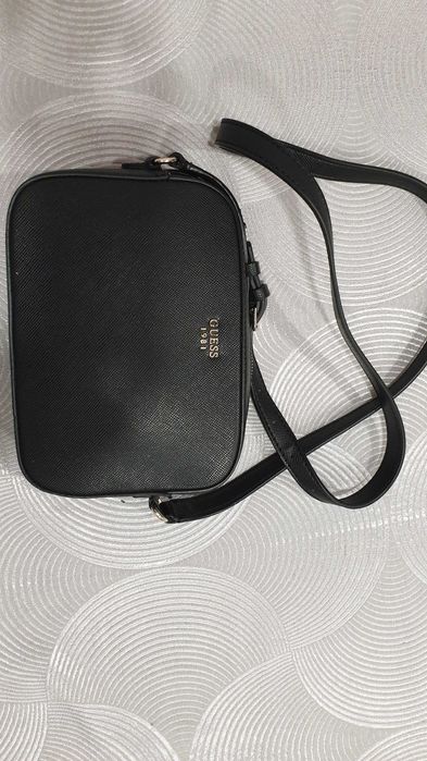 Дамска чанта през рамо Guess