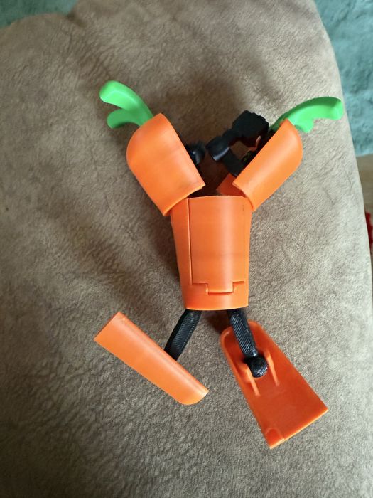 Karate Carrot (morcov transformabil in robot)