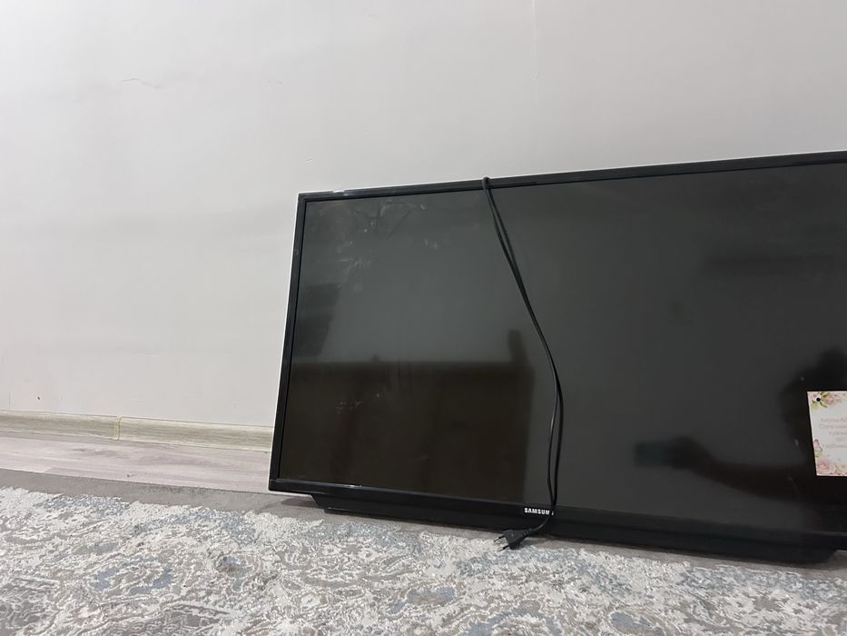 Телевизор почти новый