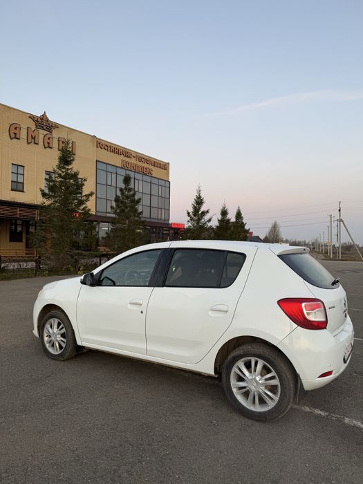 Рено сандеро,хэтчбек, 2015г-1,6