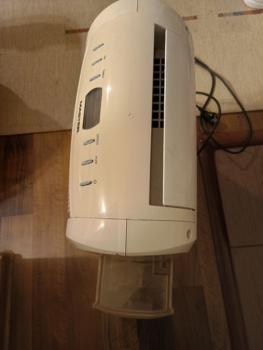 Vând dezumidificator Master DH 720