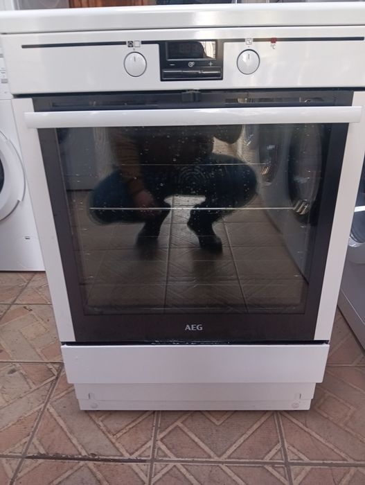 Свободно стояща печка с индукционни котлони Аег Aeg 2 години Гаранция!