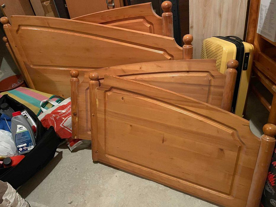 Продавам мебели от масивно дърво