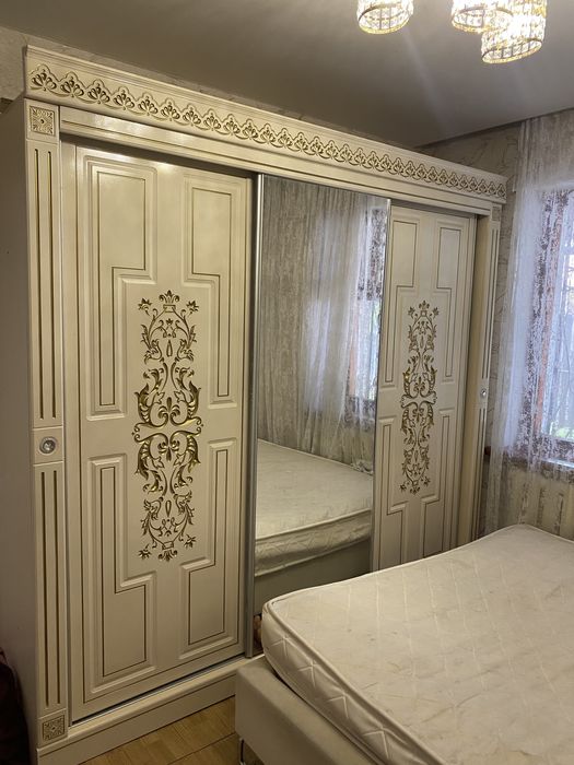 Продается красивый спальный гарнитур торг есть !