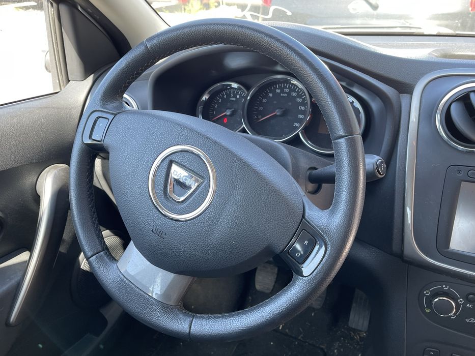 Dacia Sandero Stepway Laureate TCe90 2016 На Части