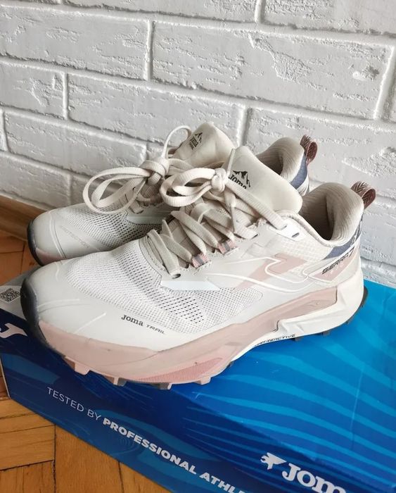 Маратонки JOMA номер 39.