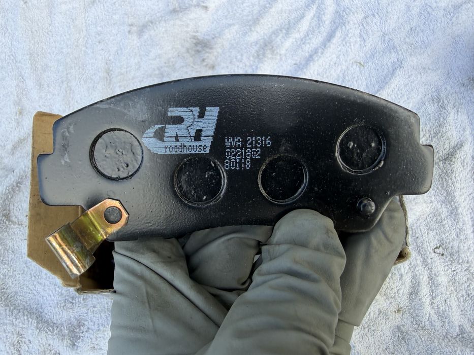 Нови предни накладки ROADHOUSE Mazda B1600 B2000 B-Series E2000 WVA 21316