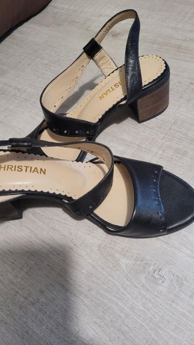 Елегантни сандали естествена кожа