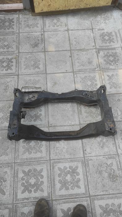 Продам подрамник Мерседес W210 (лупарь)