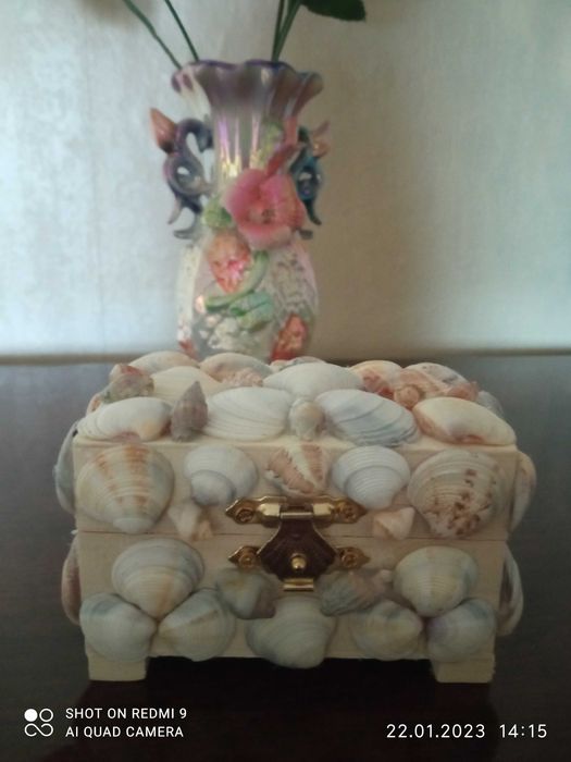 Кутия за бижута с миди