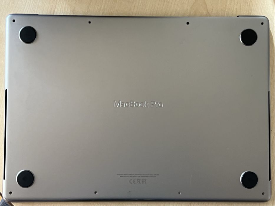 Laptop MacBook Pro, 14.2 inci, M1 Pro, 16 GB RAM, SSD 1 TB pentru