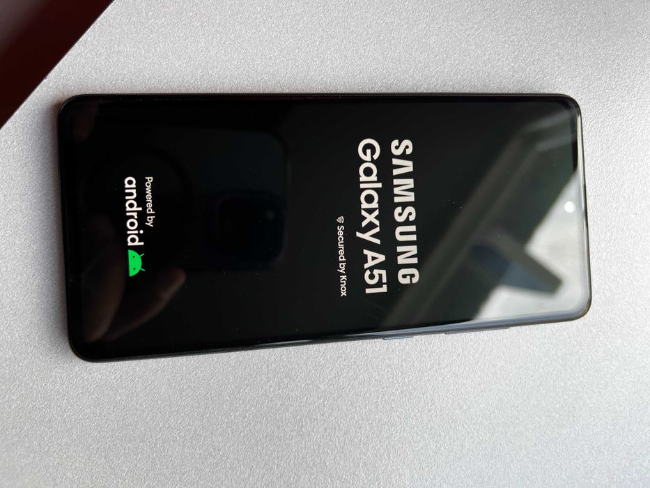 A51  Отличен - без ремонти ,батерията без износване.