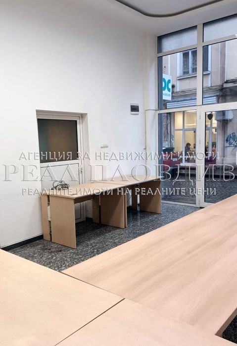 Дава се под наем Магазин в Пловдив, Център - 80 кв.м за 700 € - Снимка #2