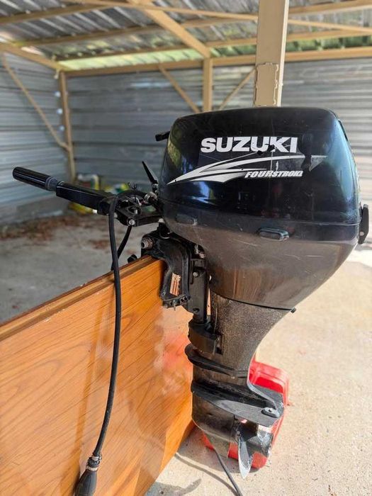 Извънбордов двигател Suzuki DF15