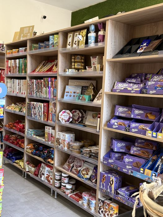 Стелажи за магазин