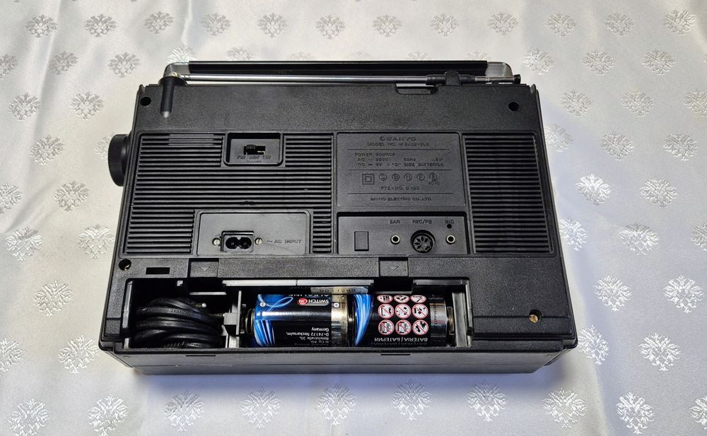 Radiocasetofon SANYO M2402-2LE