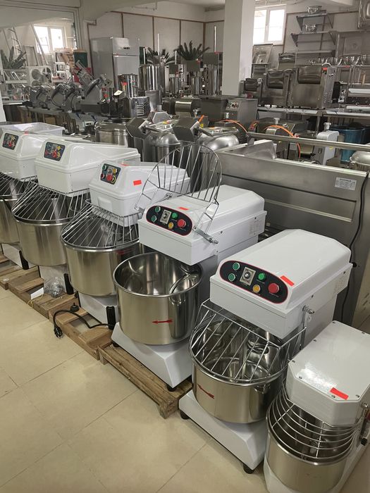 Витрина студена Витрина за торти,пасти и сладки 120см/150см/180см