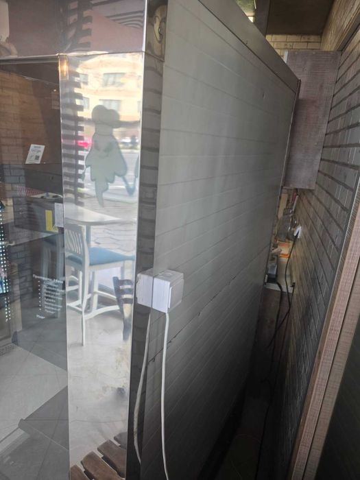 Хладилна витрина за кафе/магазин – работеща, нужда от малък ремонт