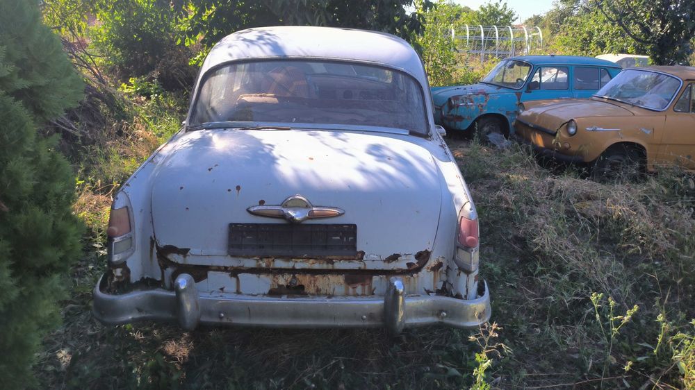 Автомобил Волга М21