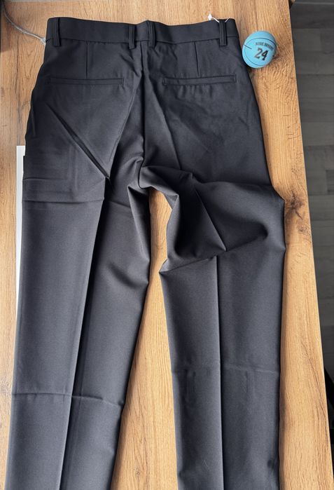 Продам брюки новые !!