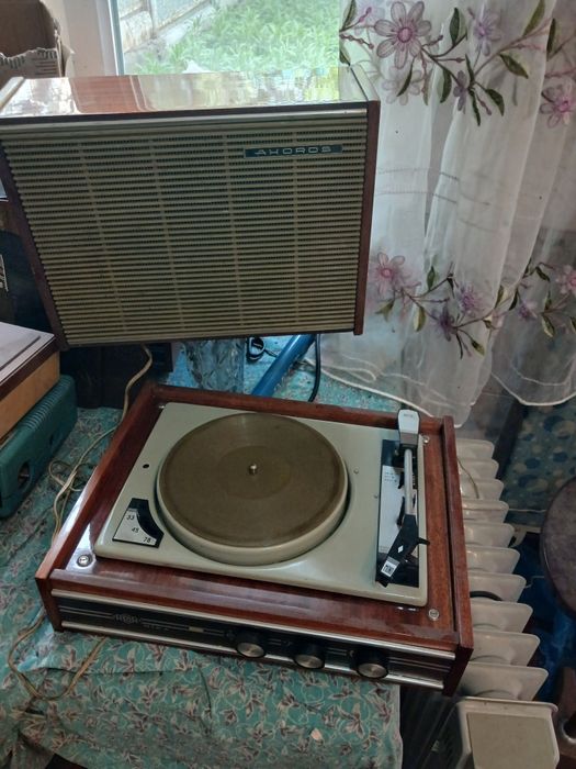 Продам радиолы и проигрыватели