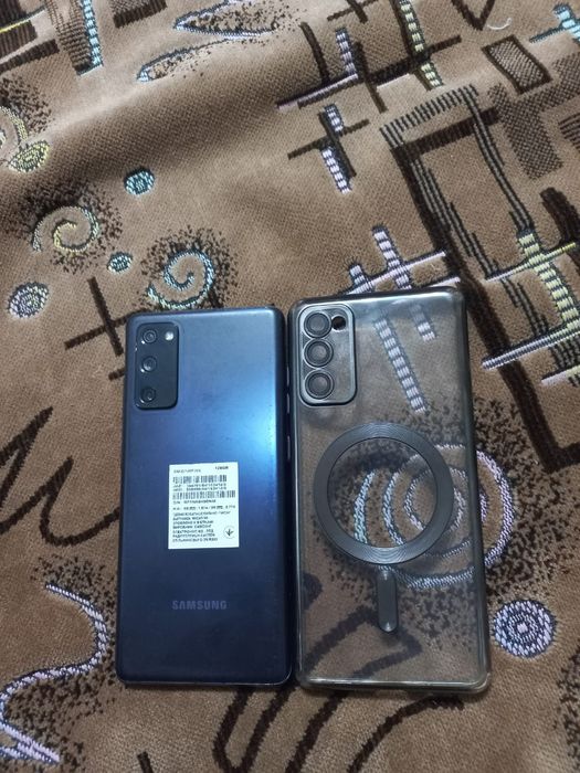 Продам телефон самсунг S 20fe.