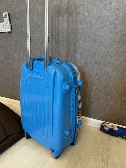 Продам чемодан Беймакс