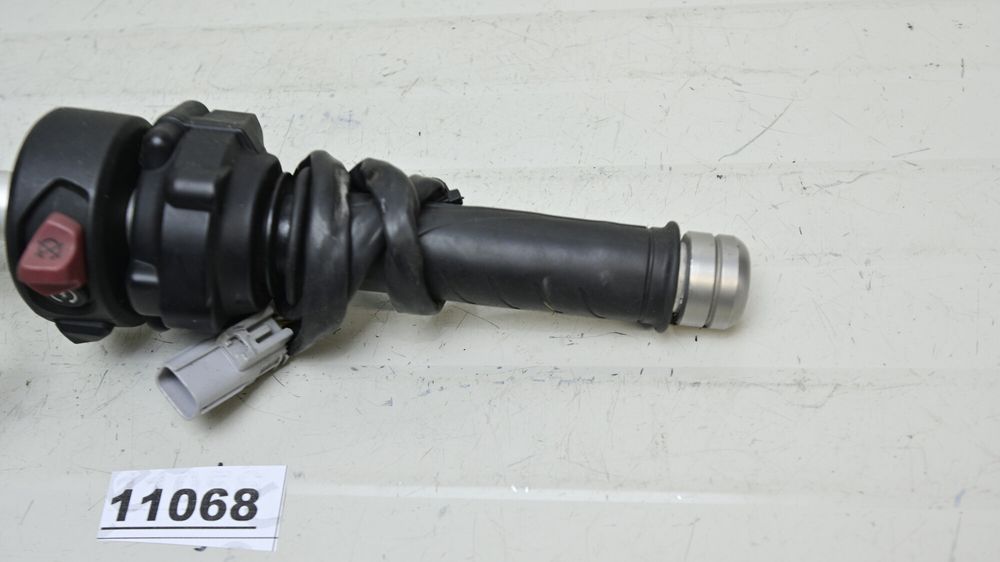 Semighidon Dreapta Cu Maneta Acceleratie Si Bloc Comenzi Ducati