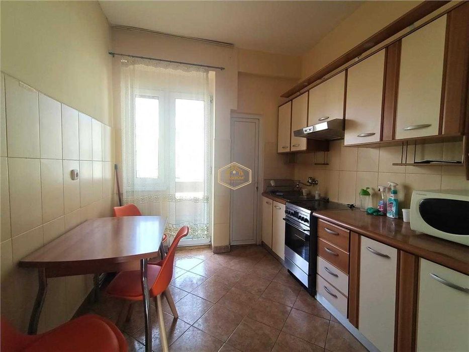 Chirie apartament central 3 camere