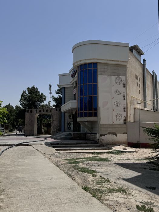 Сдаётся в ареду здания арентир авир или на против Болажон парк