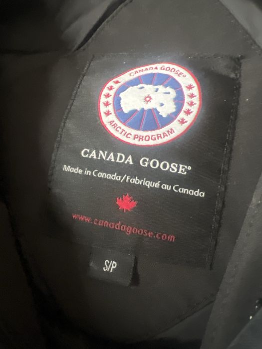 Vand geaca canada goose originala S