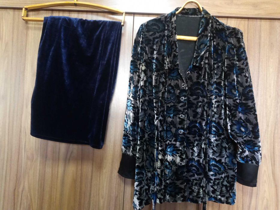 Панбархат костюм(кофта ва юбка).Размер 50-52.Нархи 150 минг сум