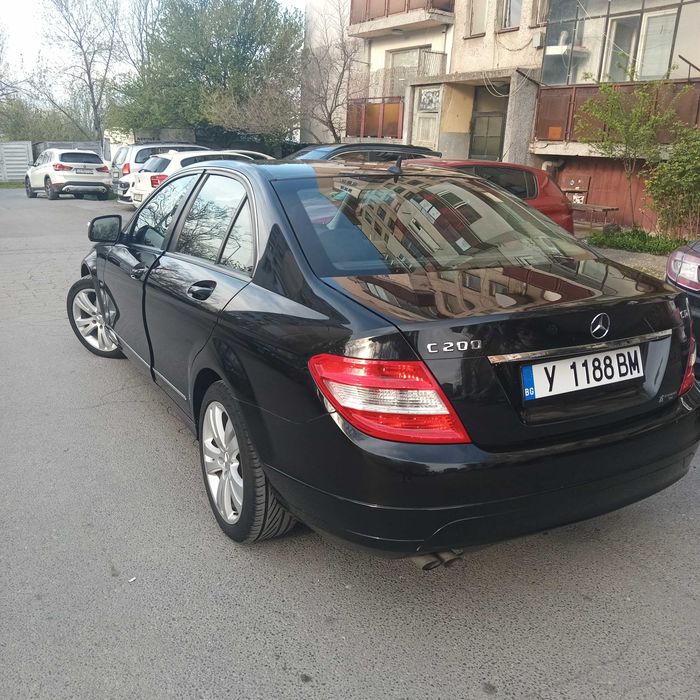 Автомобил  Мерцедес Бенц с200
