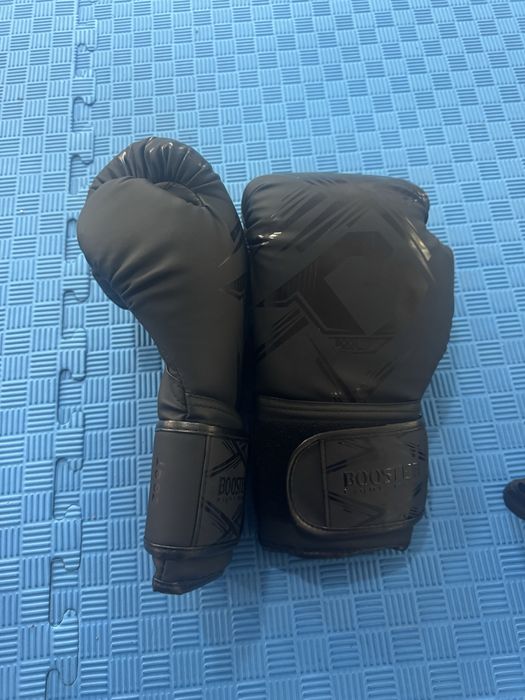 Боксови ръкавици Booster