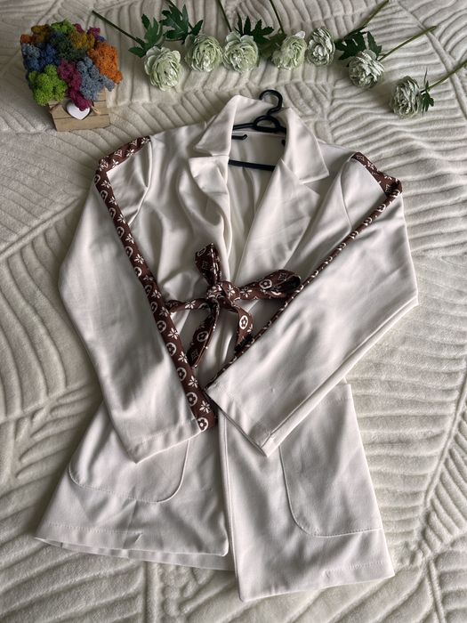 Дамски елеци, блейзери и жилетки