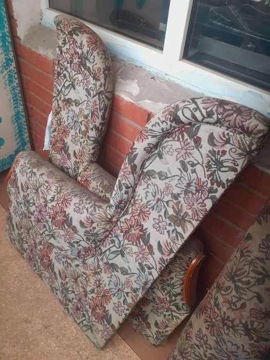 Продам Два Дивана и Два кресла Б/у. Самовывоз