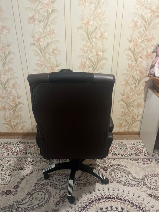 Кресло кожанное ,новое.