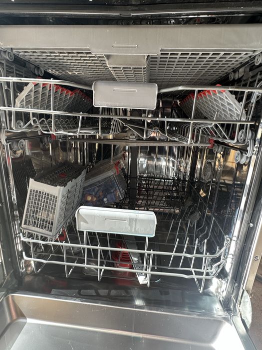 Masina de spalat vase SHARP