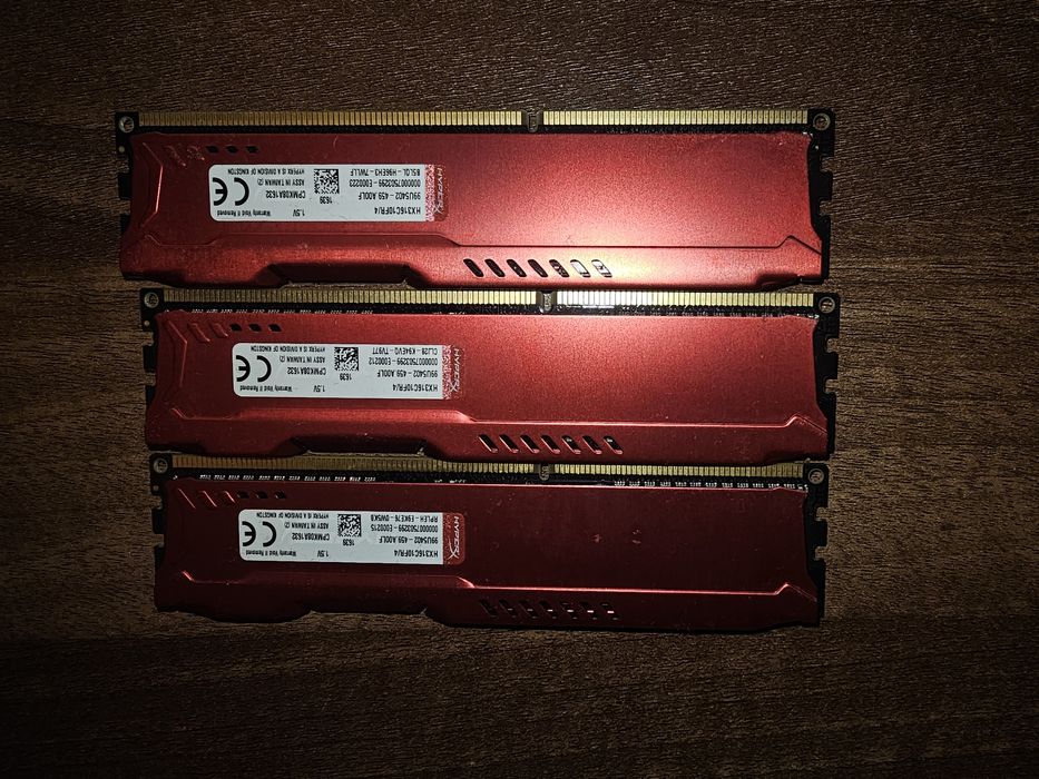 3 stichuri HyperX ddr3 Fury Red