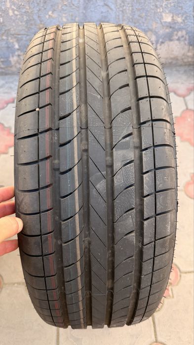 BARS  215/55/17    uz200