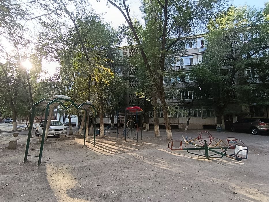 4комн кв, 4 эт , 7мкр,51 д, молоч кух