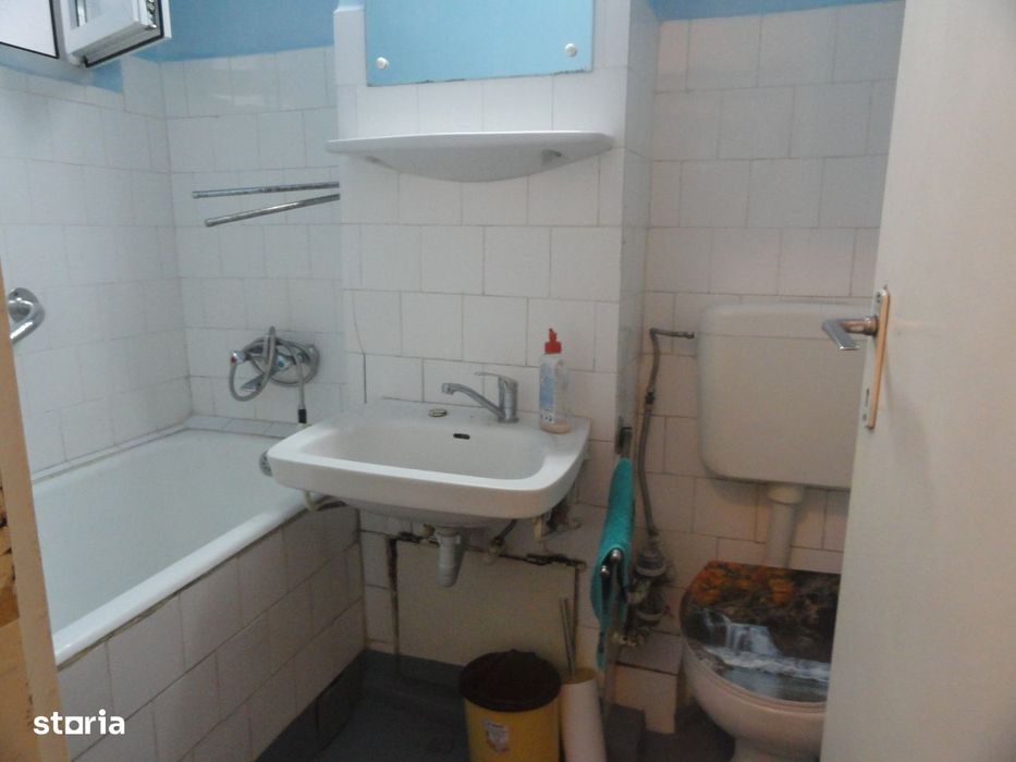 Apartament 4 camere, 2 bai, 2 balcoane, etaj 1, bloc reabilitat Vlaicu