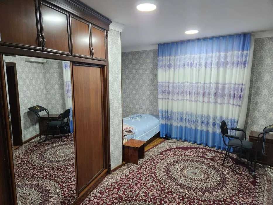 Nukis kinoteatr yonida 4 xonali kvartira sotiladi !!