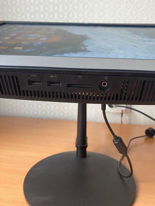 Моноблок Lenovo V130