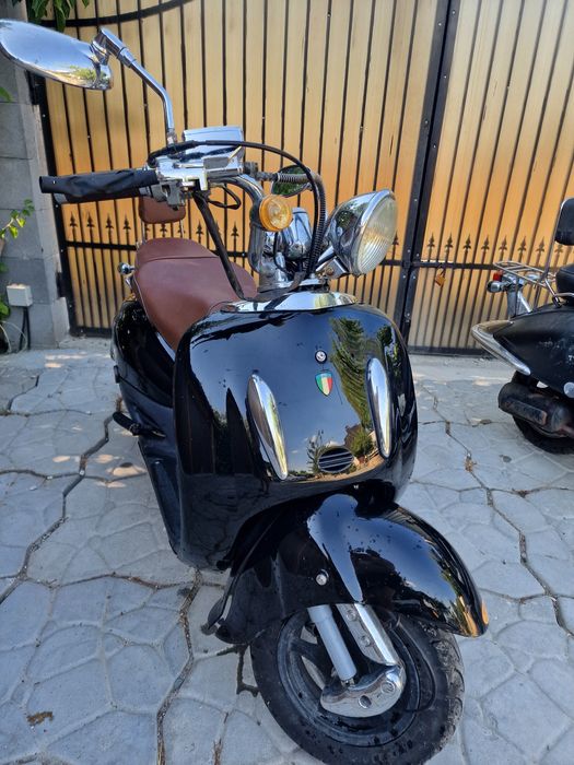 Vand retro scutere fara permis
