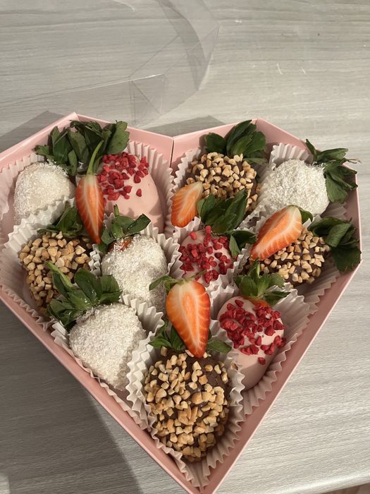 Клубника в шоколаде Астана