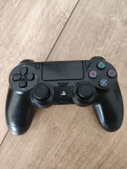 Продам Sony PlayStation 4