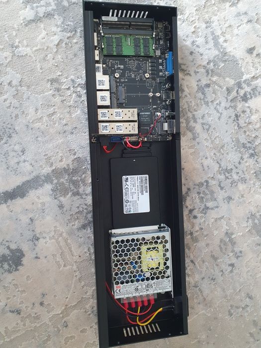 1U Server Low Power CPU 8x2.4Ghz 32GB DDR4, 5x2.5Gb RJ45 4x10GbE SFP+